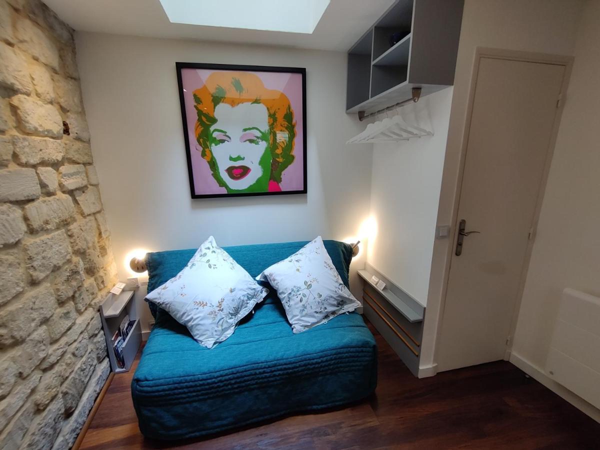 Romantic Tiny House Inside Montmartre Paris Ngoại thất bức ảnh