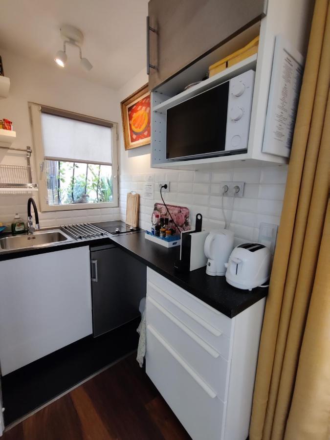 Romantic Tiny House Inside Montmartre Paris Ngoại thất bức ảnh
